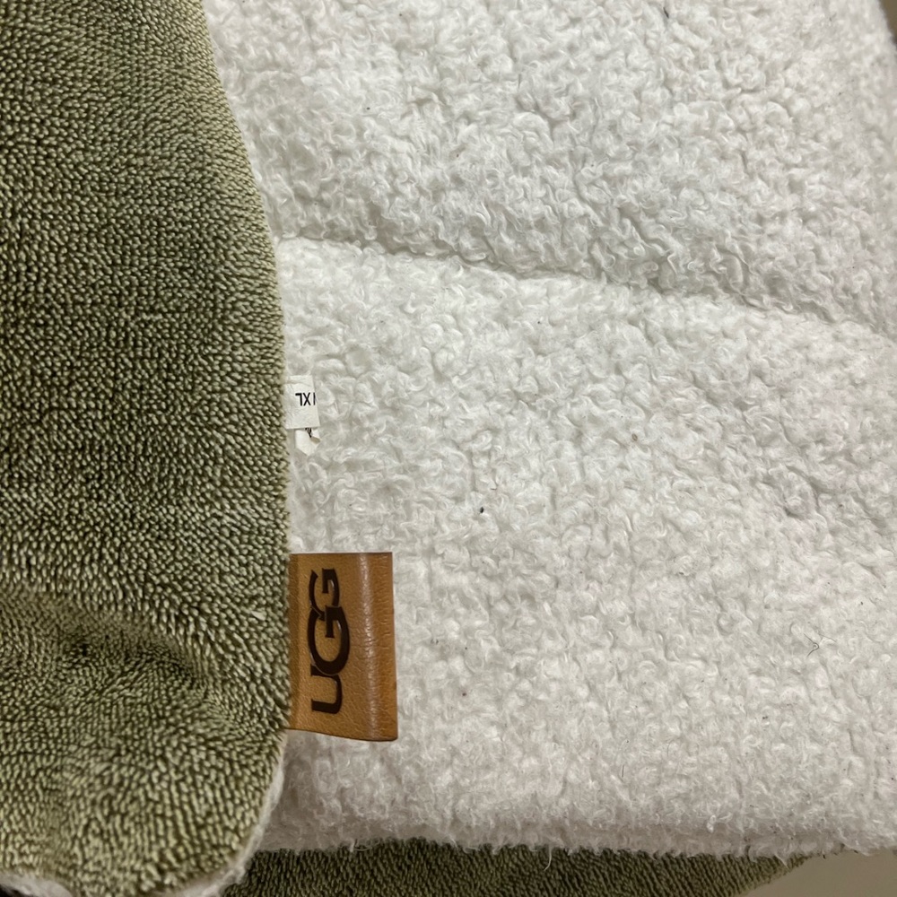 Ugg comforter 68" W x90" L comforter burnt olive green twin size heavy comfy